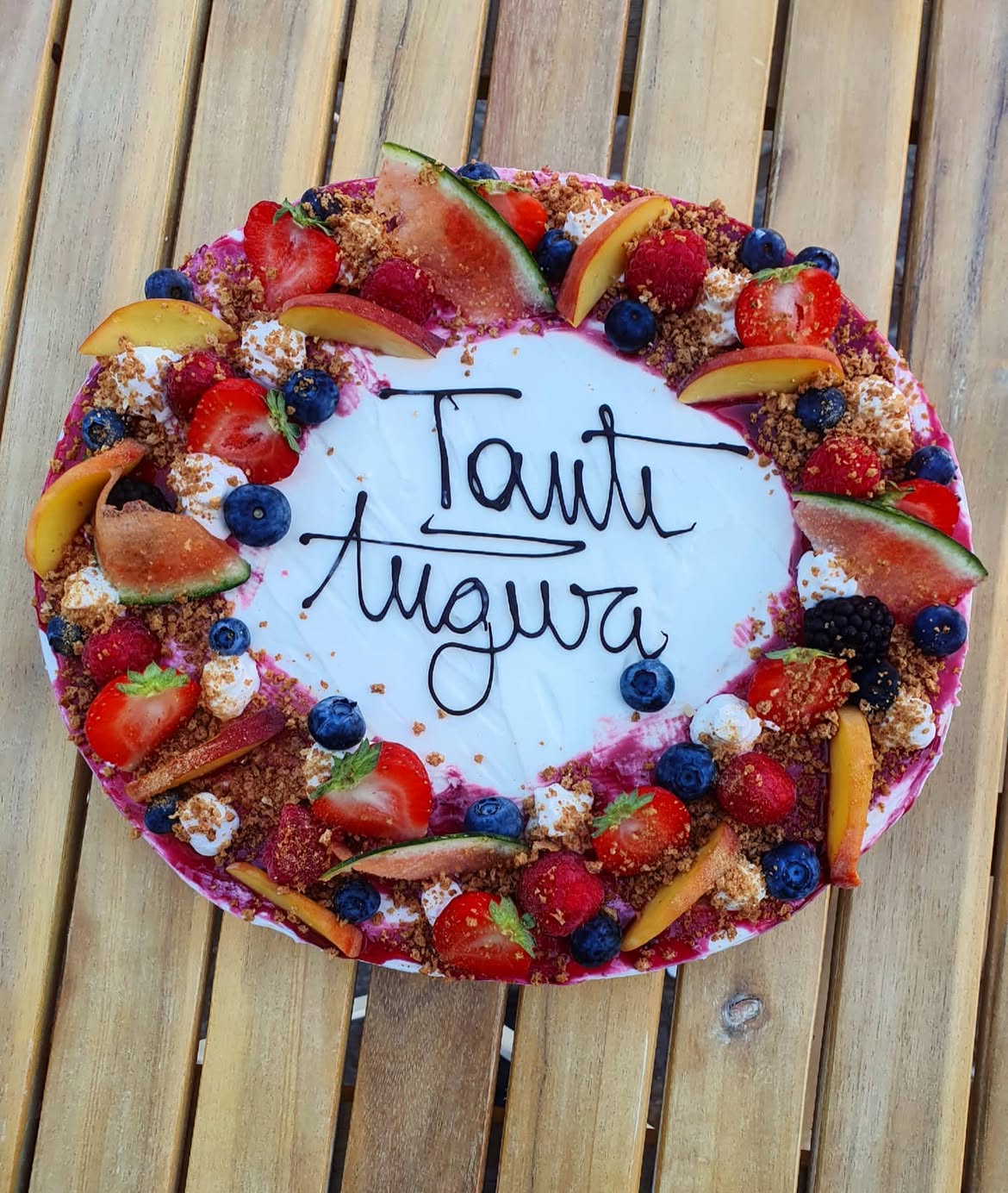 Torta gelato Frutteto d'Estate con anguria, pesche, mirtilli e crumble